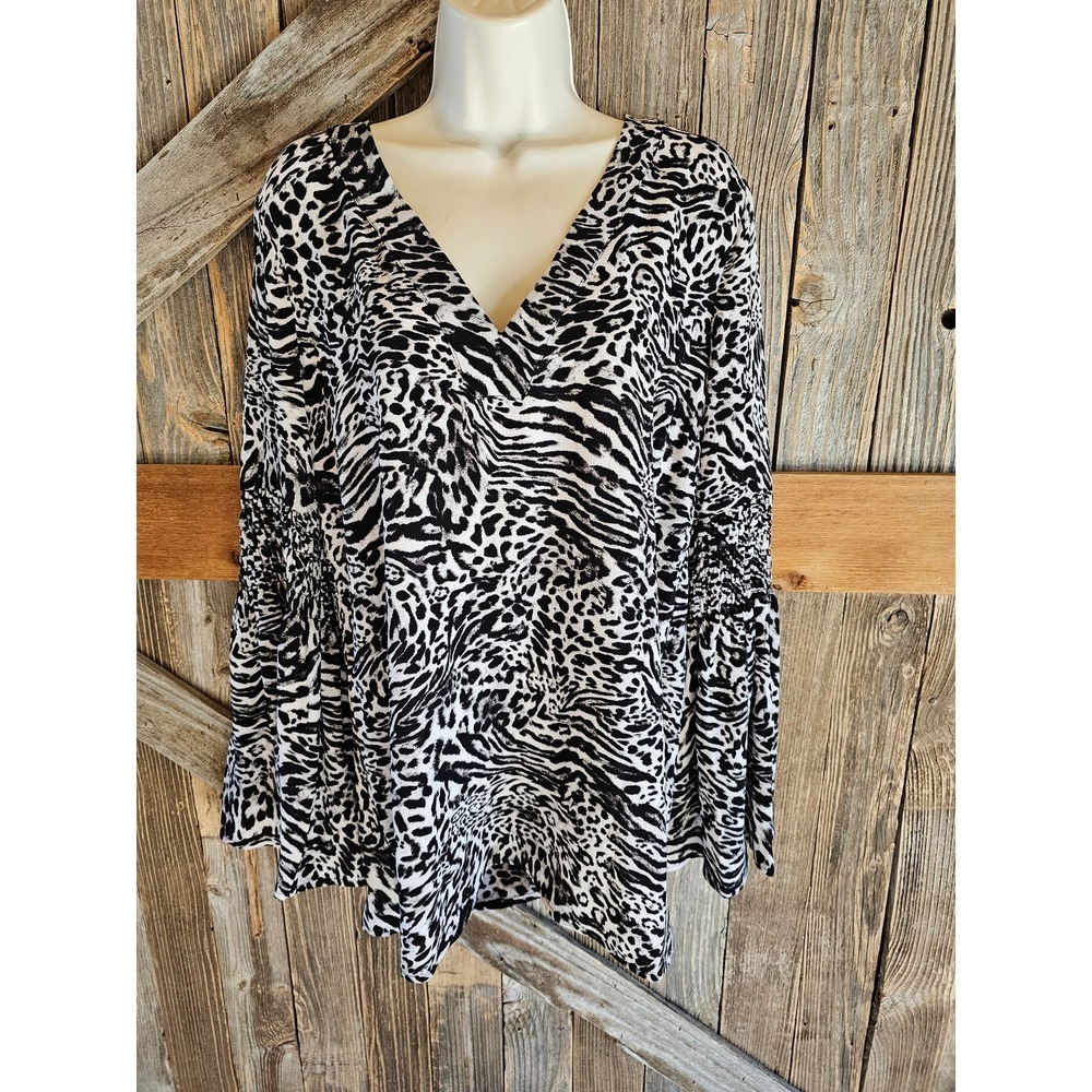 Michael Michael kors animal print flare sleeves career casual top M